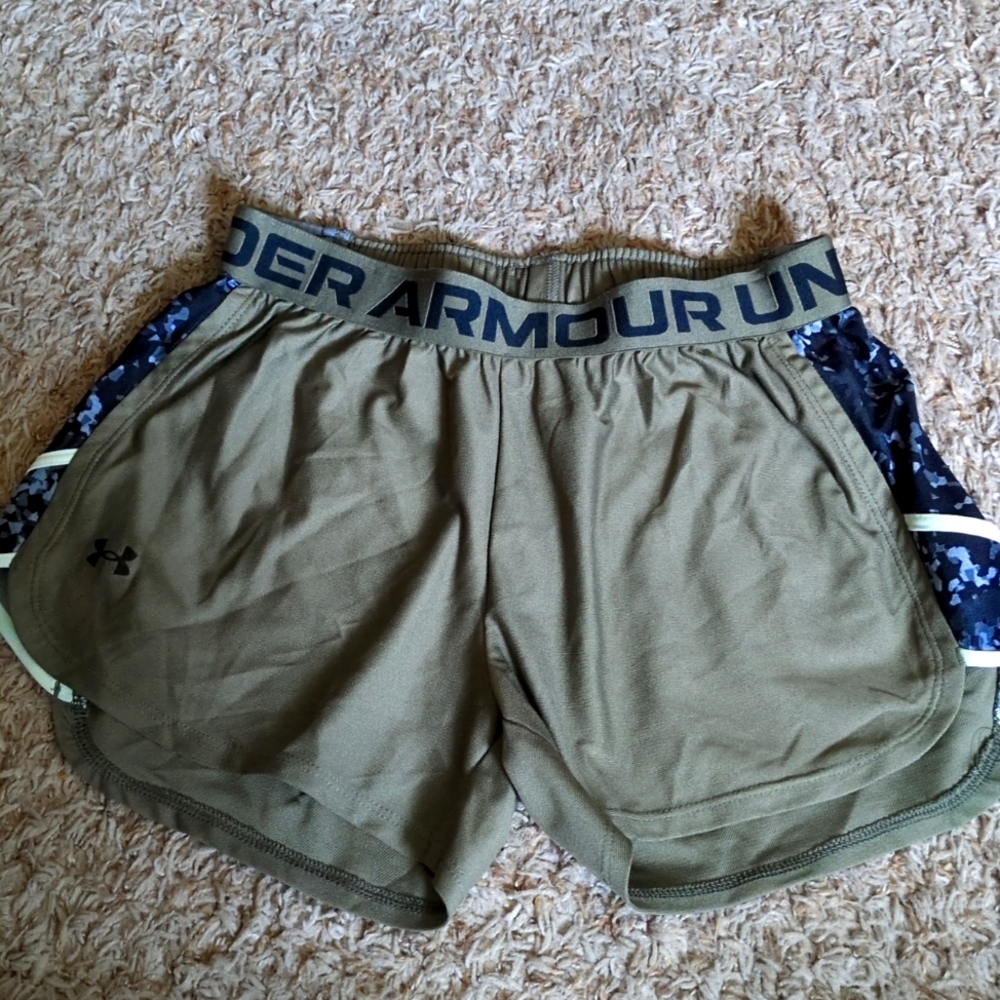 Under Armor Loose fit athletic shorts